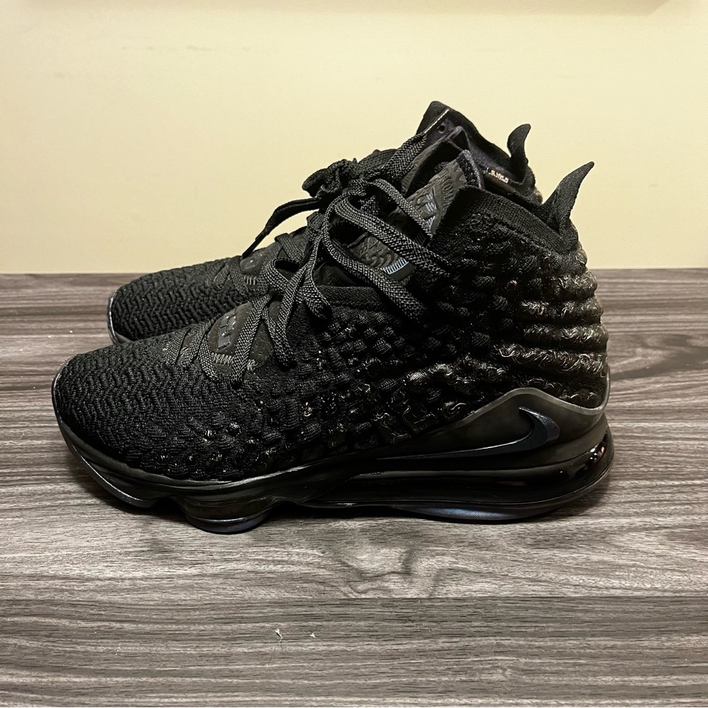 Nike LeBron 17 XVII ‘Currency’